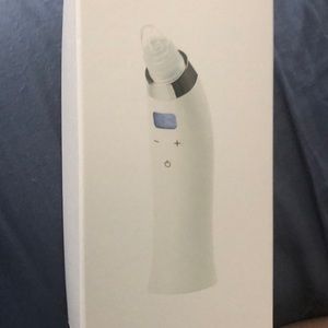 NWT Face cleansing pore vacuum